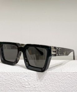 Louis Vuitton Sunglasses - LGV032