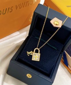 Louis Vuitton Necklace – LCN39